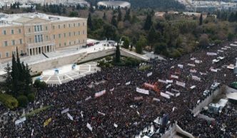 sute-de-mii-protesteaza-fata-de-inactiunea-guvernului-din-grecia