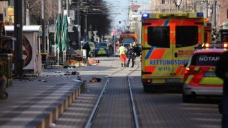 o-masina-a-intrat-in-multime-la-mannheim,-in-germania