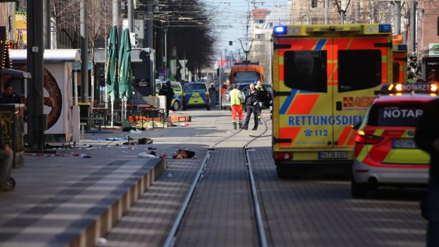 o-masina-a-intrat-in-multime-la-mannheim,-in-germania