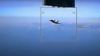 tensiuni-in-aer:-un-avion-su-35-rus-provoaca-o-drona-franceza