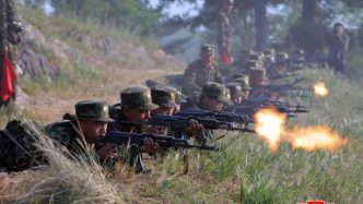 familiile-militarilor-nord-coreeni-capturati-risca-executarea