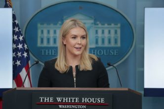 donald-trump-amana-aplicarea-taxelor-vamale-la-importurile-auto-din-mexic-si-canada