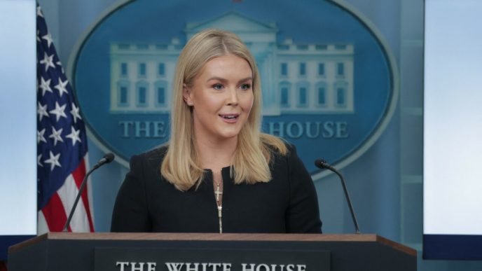 donald-trump-amana-aplicarea-taxelor-vamale-la-importurile-auto-din-mexic-si-canada