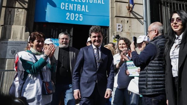 nicusor-dan-si-a-depus-candidatura-la-prezidentiale.-ce-a-spus