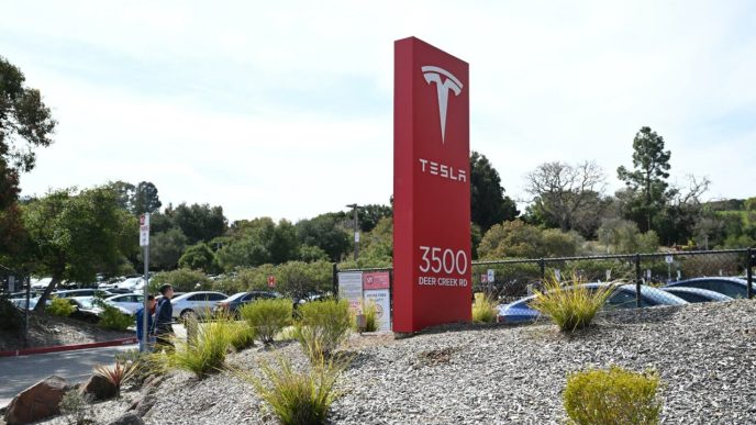 tesla-avertizeaza-ca-ar-avea-de-suferit-ca-urmare-a-razboiului-taxelor-vamale