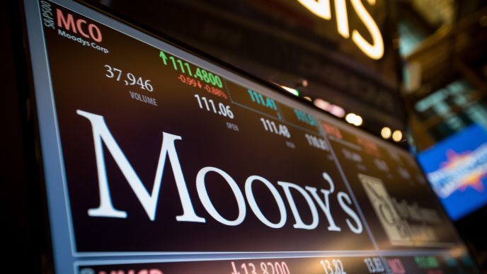 agentia-moody’s-coboara-la-negativa-perspectiva-ratingului-de-tara-al-romaniei!