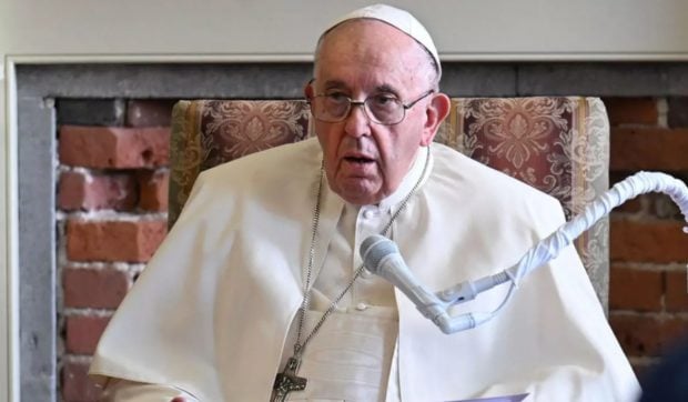 papa-francisc-ramane-internat.-starea-sa-e-mai-buna,-tratamentul-continua