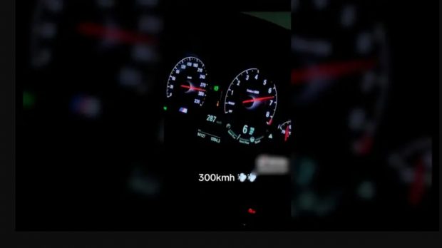 sofer,-filmat-cu-300-km/h-pe-autostrada.-ce-a-facut,-ca-sa-scape-de-politie