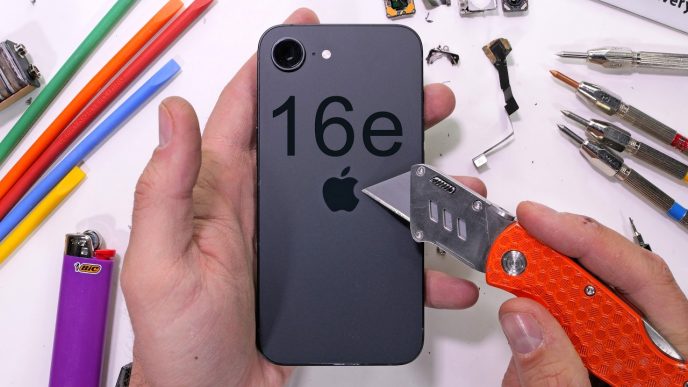 cat-de-rezistent-este-iphone-16e,-comparat-alternativelor-mai-scumpe-oferite-de-apple