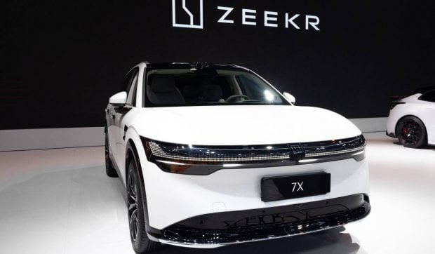 rivalul-tesla-din-china-lanseaza-un-sistem-avansat-de-asistenta-pentru-soferi