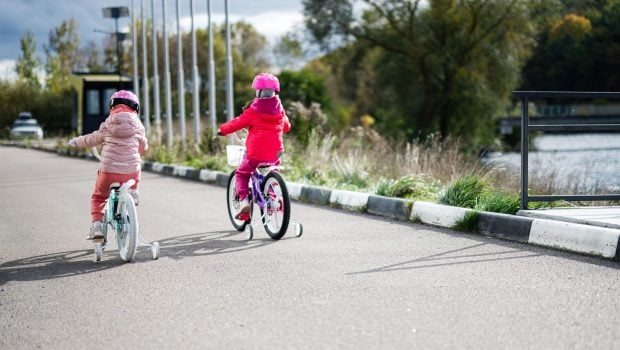 tata-acuzat-de-omor-dupa-ce-fiul-sau-de-5-ani-a-lovit-o-pensionara-cu-bicicleta