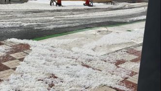 rupere-de-nori-in-spania:-imagini-cu-strazi-acoperite-de-grindina