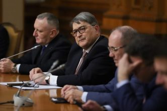 demiterea-lui-emil-hurezeanu,-o-poblema-de-zile.-cine-se-incalzeste-pentru-locul-de-la-externe
