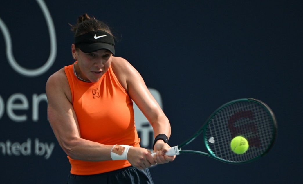 amanda-anisimova-i-a-aratat-degetul-mijlociu-rusoaicei-mirra-andreeva