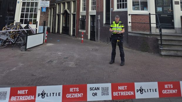 atac-cu-cutitul-in-amsterdam:-cinci-oameni-au-fost-raniti,-iar-suspectul-a-fost-arestat