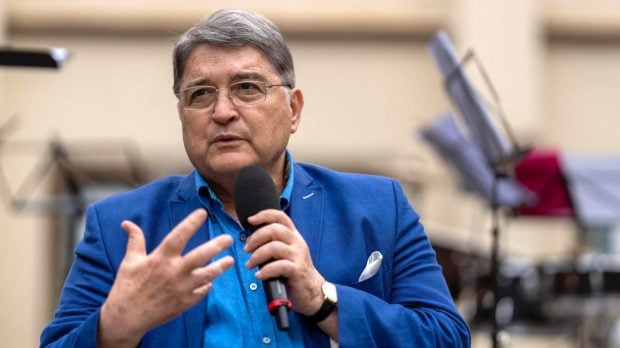 decizia-luata-de-marcel-ciolacu-in-cazul-lui-emil-hurezeanu,-amenintat-cu-demiterea-de-la-mae