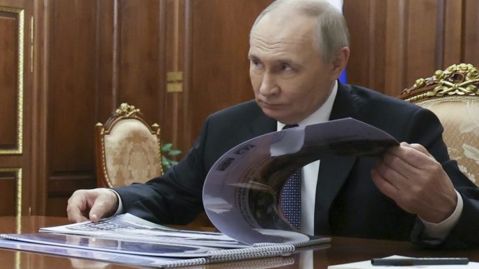 bloomberg:-vladimir-putin-testeaza-cat-se-poate-indeparta-trump-de-europa-in-materie-de-sanctiuni