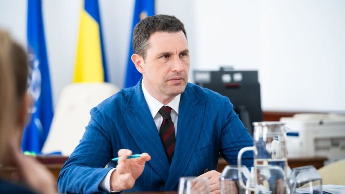 ministerul-finantelor.-noile-impozite-pe-constructiile-speciale-(taxa-pe-stalp)-private-si-de-stat