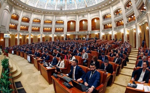 reorganizare-cu-dedicatie-la-camera-deputatilor.-cine-mparte,-parte-si-face