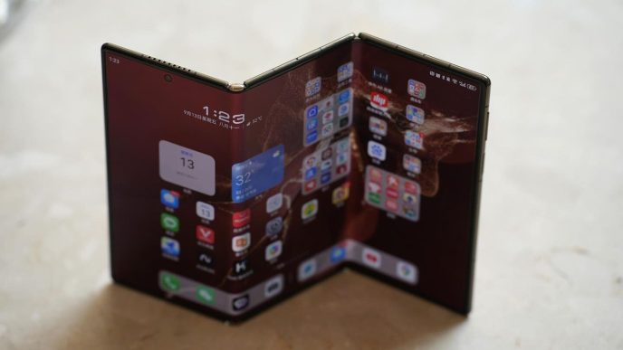 galaxy-g-fold,-primul-smartphone-samsung-tri-fold,-ca-si-confirmat-pentru-lansare-in-2025