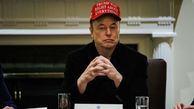 cum-l-a-folosit-presedintele-trump-pe-elon-musk-si-l-a-transformat-intr-un-tap-ispasitor