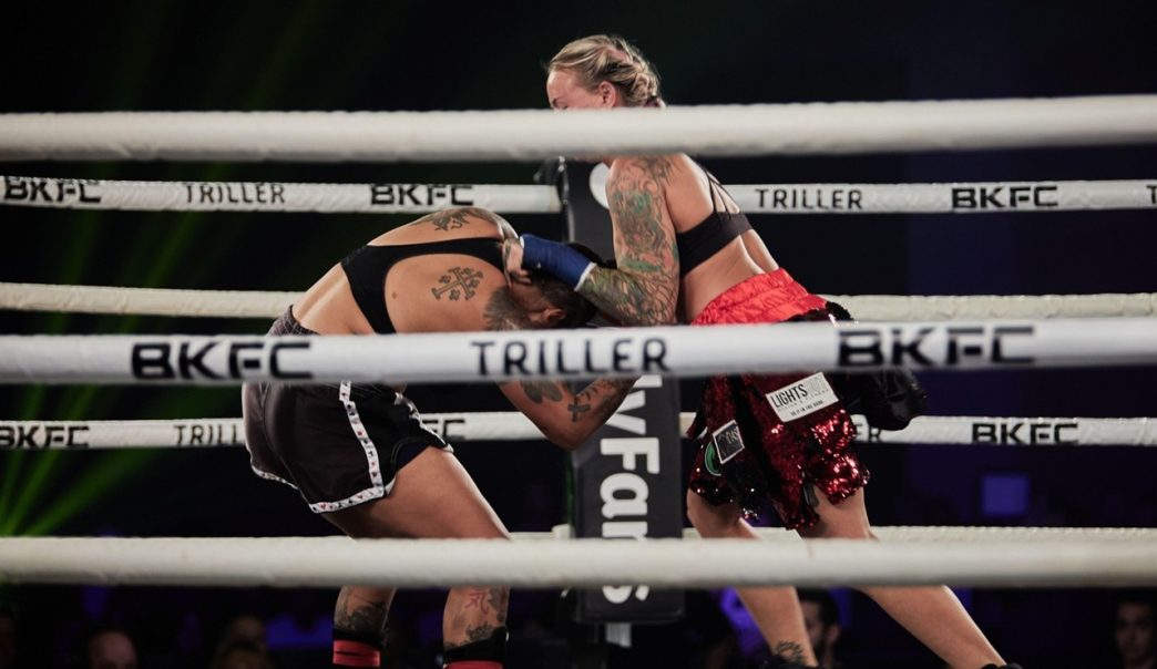 i-a-dat-o-palma-adversarei-sale,-iar-connor-mcgregor-s-a-bagat-imediat-intre-cele-doua