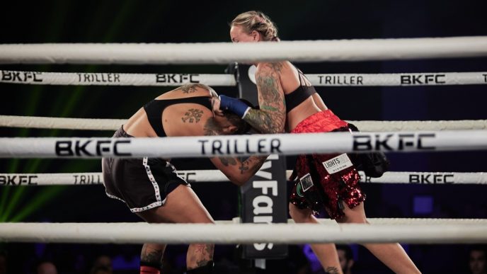i-a-dat-o-palma-adversarei-sale,-iar-connor-mcgregor-s-a-bagat-imediat-intre-cele-doua