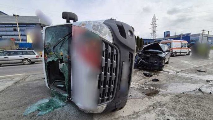 doua-persoane-au-fost-ranite-in-urma-unui-accident-rutier-produs-in-aceasta-dupa-amiaza