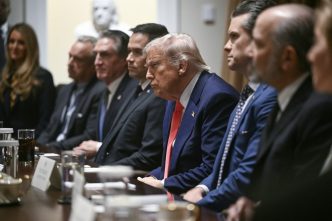 trump-saluta-performantele-economice-ale-sua,-dar-admite-costuri-ale-tranzitiei-taxelor-vamale