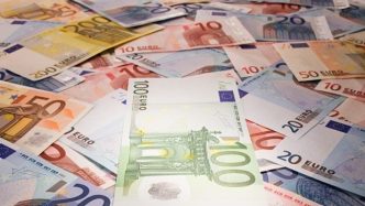 suma-pe-care-trebuie-sa-o-achite-o-milionara-germana-pentru-ca-i-a-trimis-un-sms-unui-politis