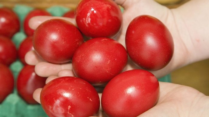 vopsirea-oualor-are-la-baza-obiceiuri-pagane