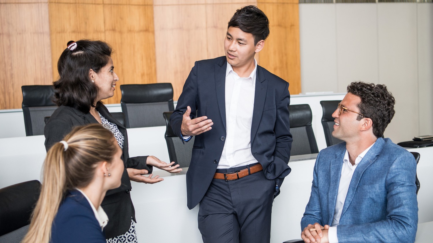 programul-de-burse-change-maker-continua-si-in-2025,-cu-sprijinul-bmw-group-si-esmt-berlin