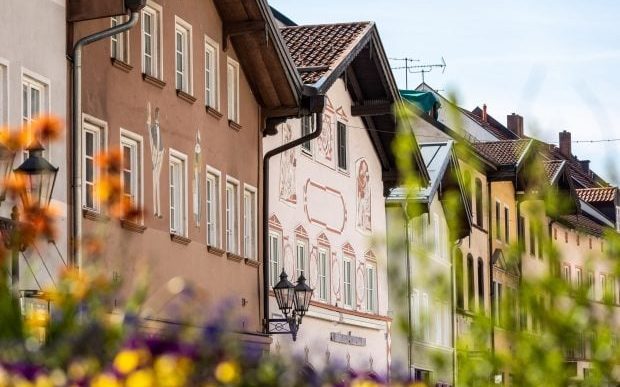 trei-case-vor-fi-demolate-din-cauza-acoperisului-mai-inalt-cu-36-de-centimetri,-in-bavaria