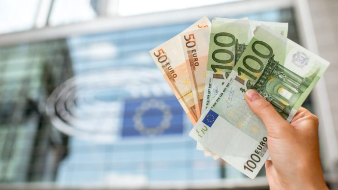 bnr-anunta-joi-un-curs-de-5,1032-lei-pentru-un-euro,-in-usoara-scadere
