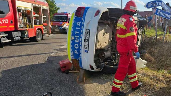 accident-cu-sase-persoane-implicate-si-autospeciala-de-politie-rasturnata-in-aceasta-seara