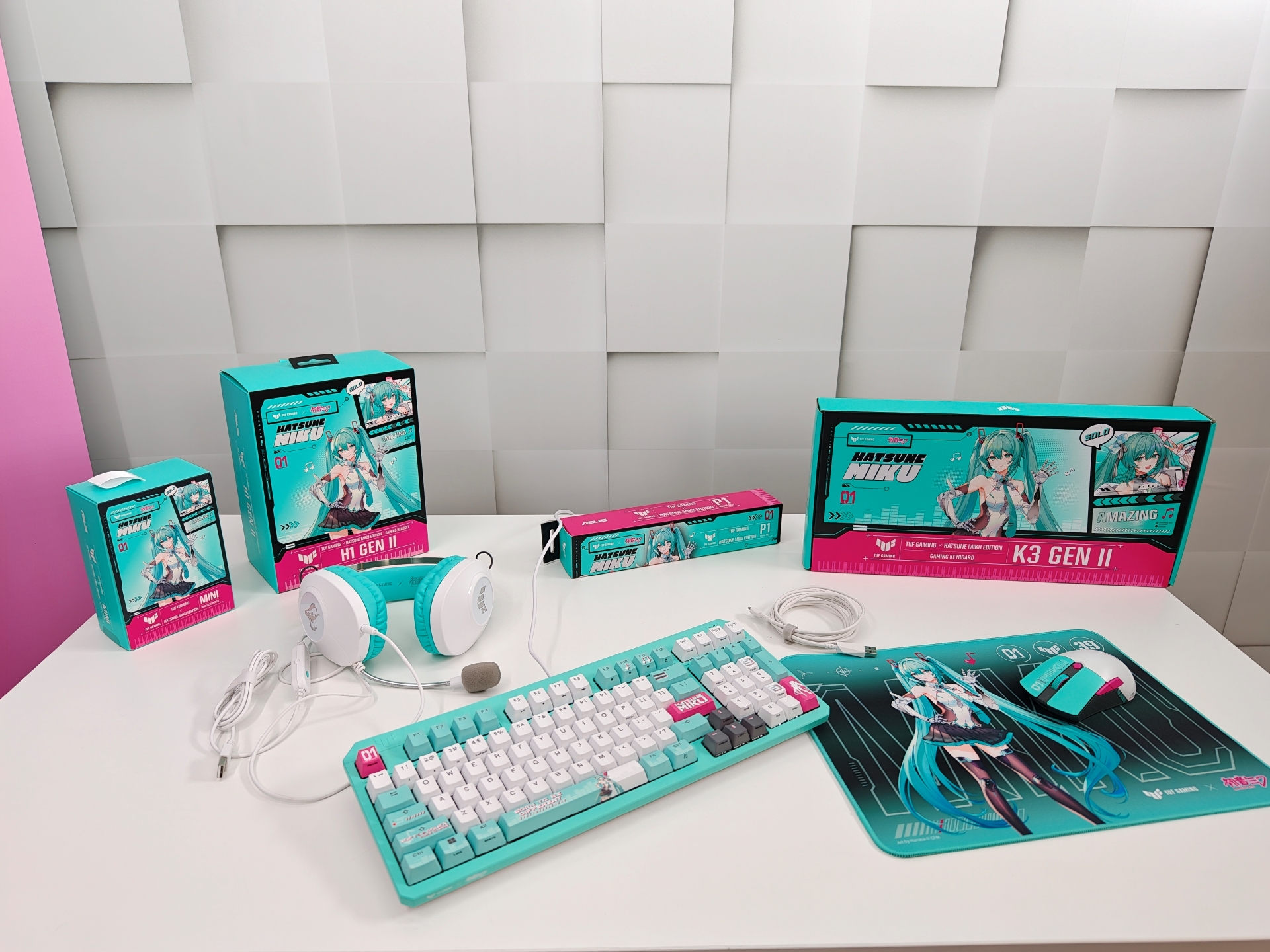 asus-lanseaza-periferice-tuf-in-colaborare-cu-hatsune-miku