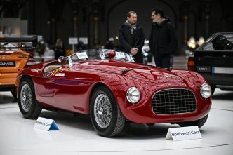 un-ferrari-de-un-milion-de-euro-a-fost-abandonat-50-de-ani-in-desert.-cum-a-ajuns-sa-arate