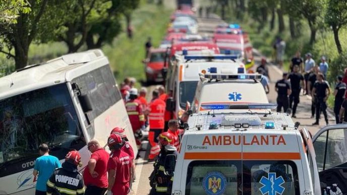 planul-rosu-de-interventie-a-fost-activat-dupa-ce-un-autocar-s-a-rasturnat-pe-dn29