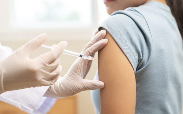 vaccinare-gratuita-anti-hpv-extinsa-pana-la-26-de-ani-in-romania.-nicusor-dan-a-promulgat-legea