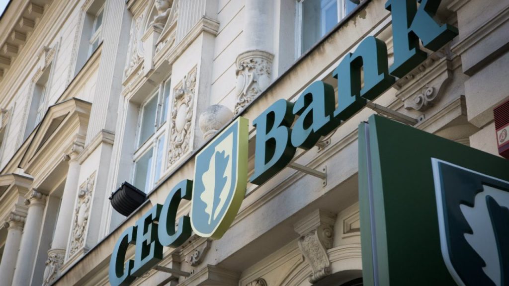 mai-multi-clienti-s-au-trezit-ca-au-blocate-conturile-la-cec-bank.-ce-s-a-intamplat