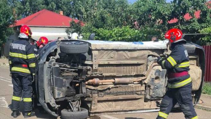 cinci-persoane,-printre-care-trei-copii,-au-ajuns-la-spital-in-urma-unui-accident-rutier