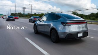 tesla-a-livrat-prima-masina-care-s-a-condus-singura-pana-la-noul-proprietar