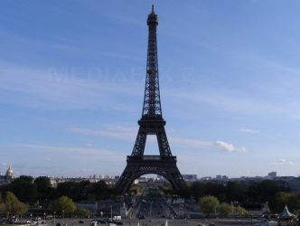 atomium-si-varful-turnului-eiffel,-inchise-partial-din-cauza-temperaturilor-extreme