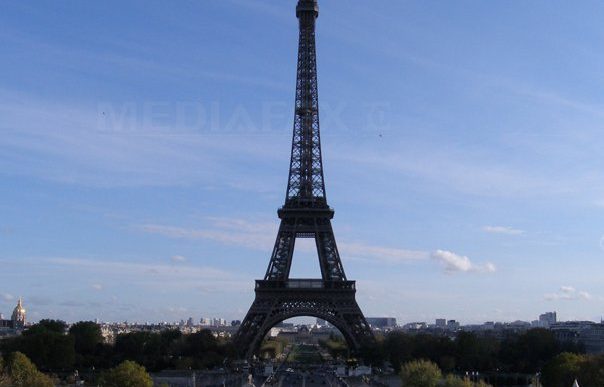 atomium-si-varful-turnului-eiffel,-inchise-partial-din-cauza-temperaturilor-extreme