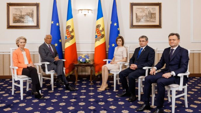 primul-summit-moldovaue,-la-chisinau.-discutii-privind-aderarea-si-cooperarea-bilaterala