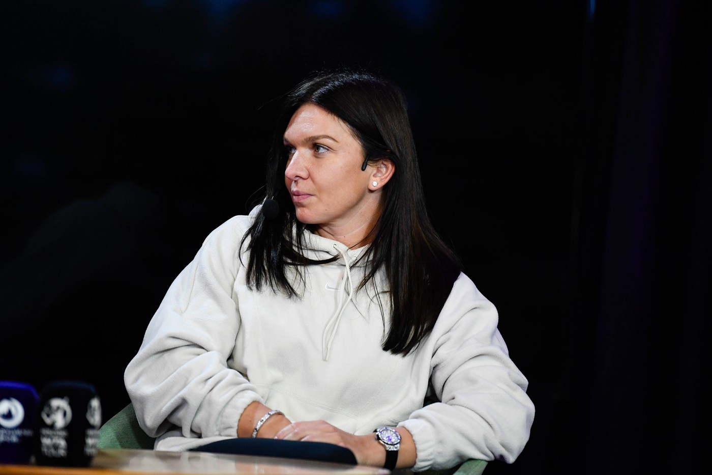 cu-cine-a-baut-simona-halep-un-cocktail-la-londra