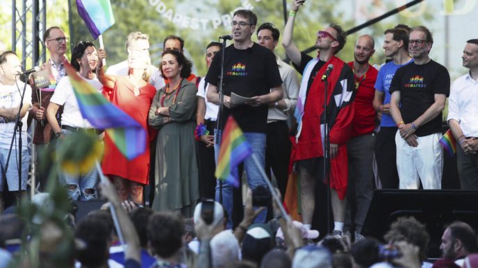 europa-plus-–-participantii-la-parada-pride-de-la-budapesta-nu-vor-fi-amendati