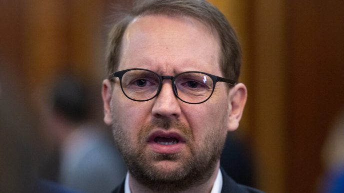 fritz:-nu-suntem-compatibili-ideologic,-dar-guvernarea-cu-psd-era-singura-optiune