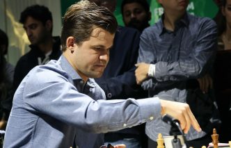 magnus-carlsen-l-a-distrus-pe-chatgpt-intr-o-partida-de-sah:-ma-predau!