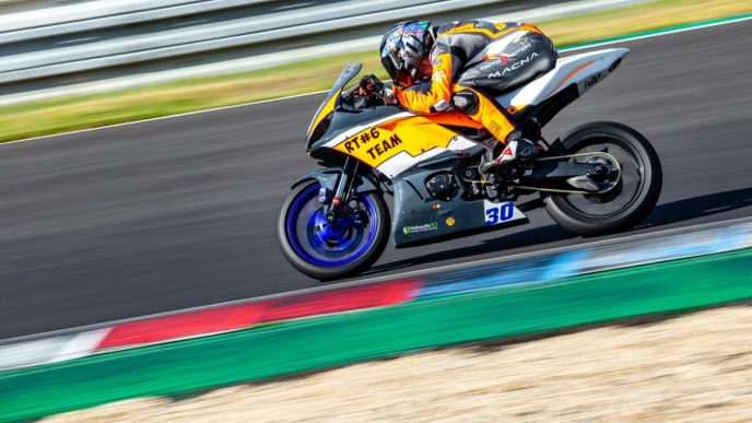 dadu,-noua-senzatie-din-motociclismul-viteza!-are-doar-15-ani-si-deja-a-primit-wild-card